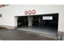 Zaparkujte kdekoliv v levé části garáže